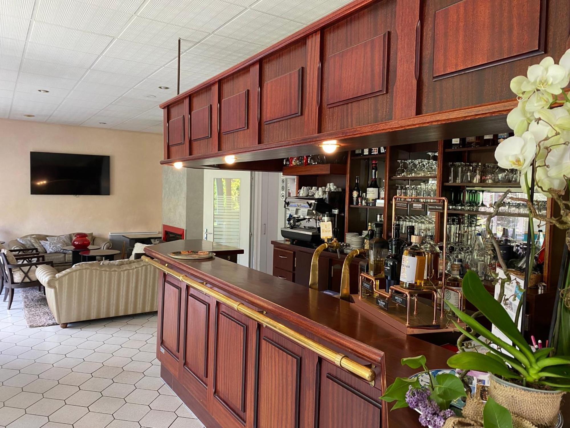 Les Orchidees , & Restaurant 3*